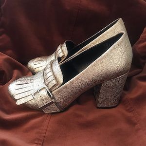 Kenneth Cole Reaction Women’s Dazzling Metallic Gold Block Heels. Size: 8.5.